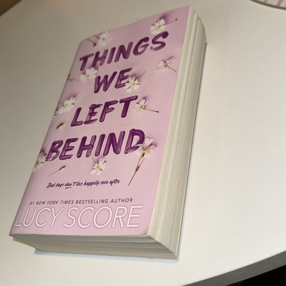 📖 “ Things We Left Behind” by Lucy Score #1 New York Times best selling authors - Picture 4 of 6
